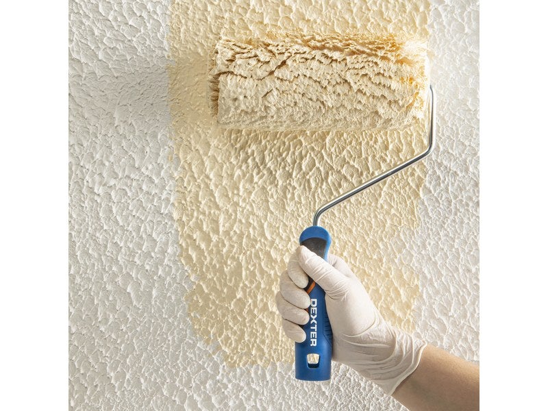 Appliquer un enduit au rouleau (à peindre) sur un plafond 