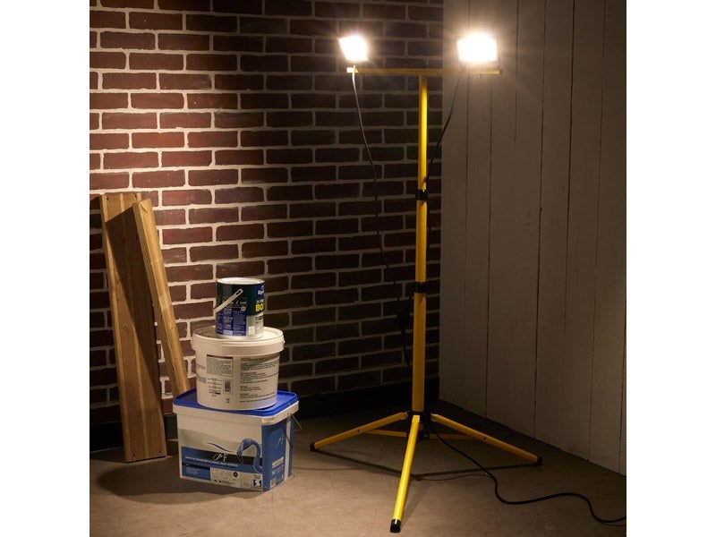 Double projecteur LED de chantier sur pied - Mr.Bricolage